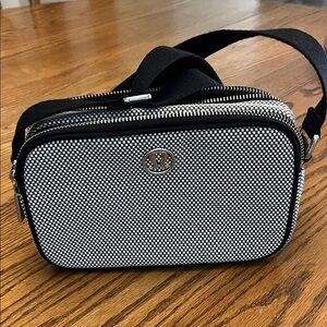 Lululemon crossbody camera bag